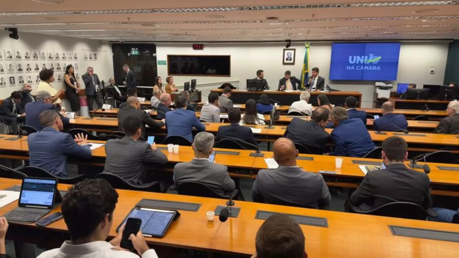 PEC da Segurança avança na Câmara e pode ir ao plenário nesta quarta