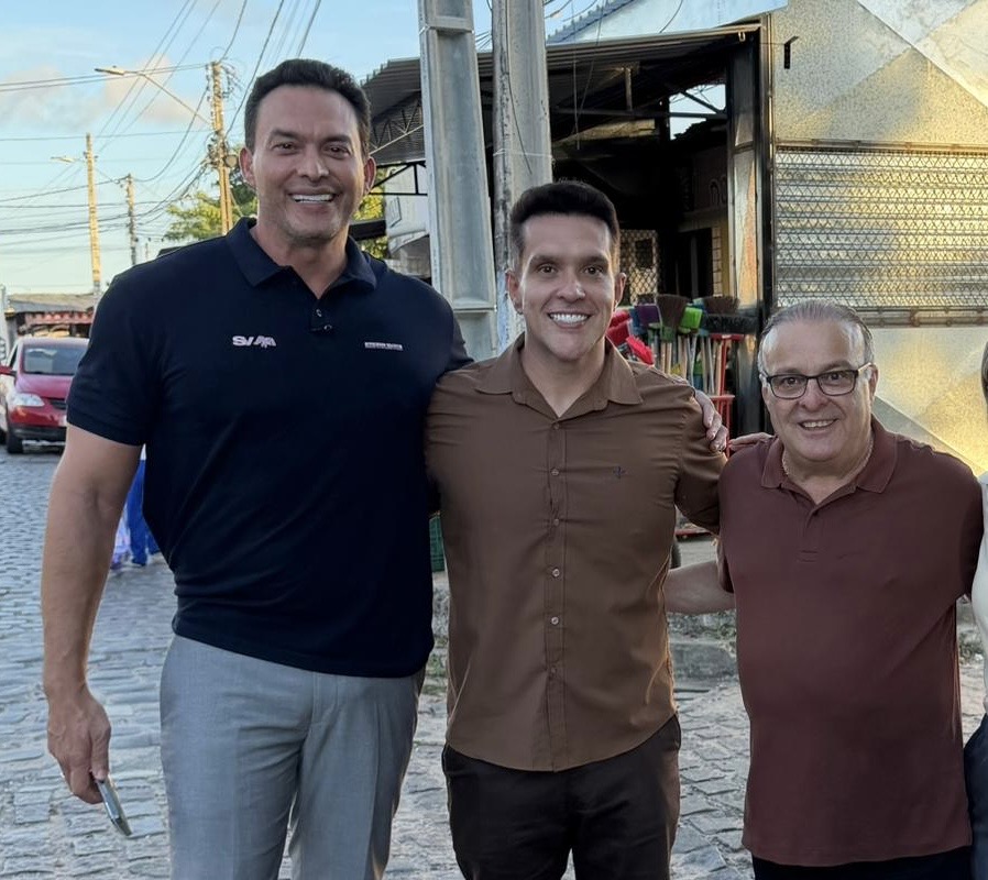 Eriko Jácome comemora o início da pavimentação de 34 ruas na Zona Norte de Natal