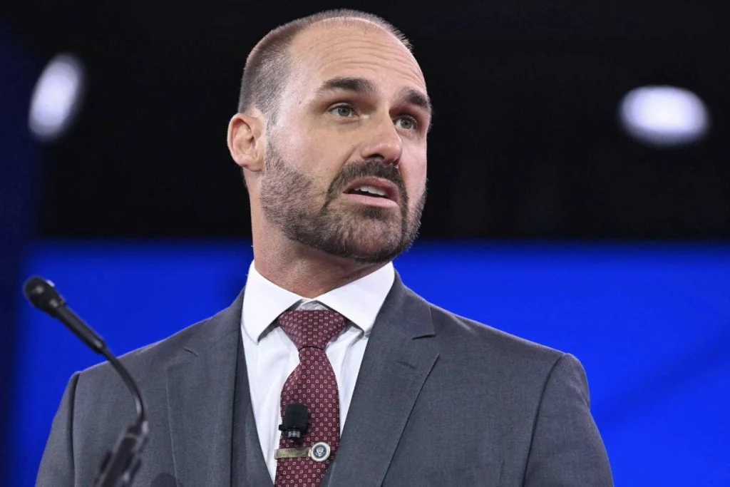 STF marca interrogatório de Eduardo Bolsonaro para abril em processo penal