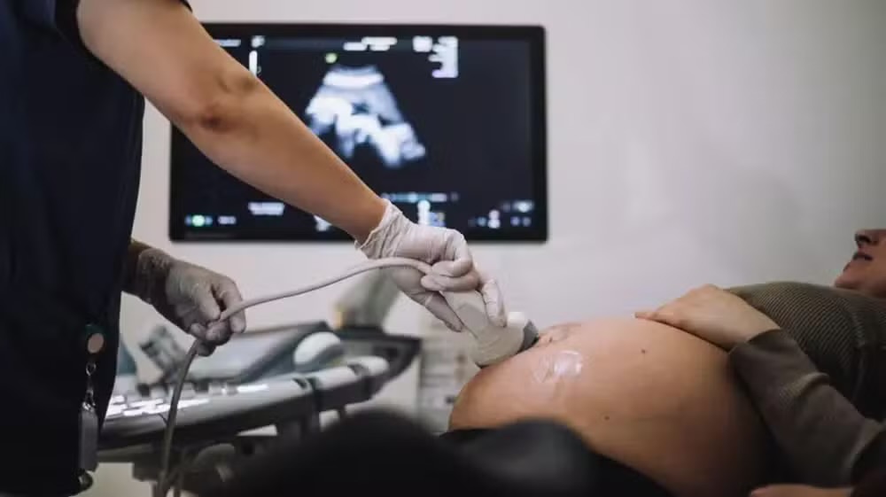 Caso raro: colombiana engravida de dois homens ao mesmo tempo e chama atenção da ciência