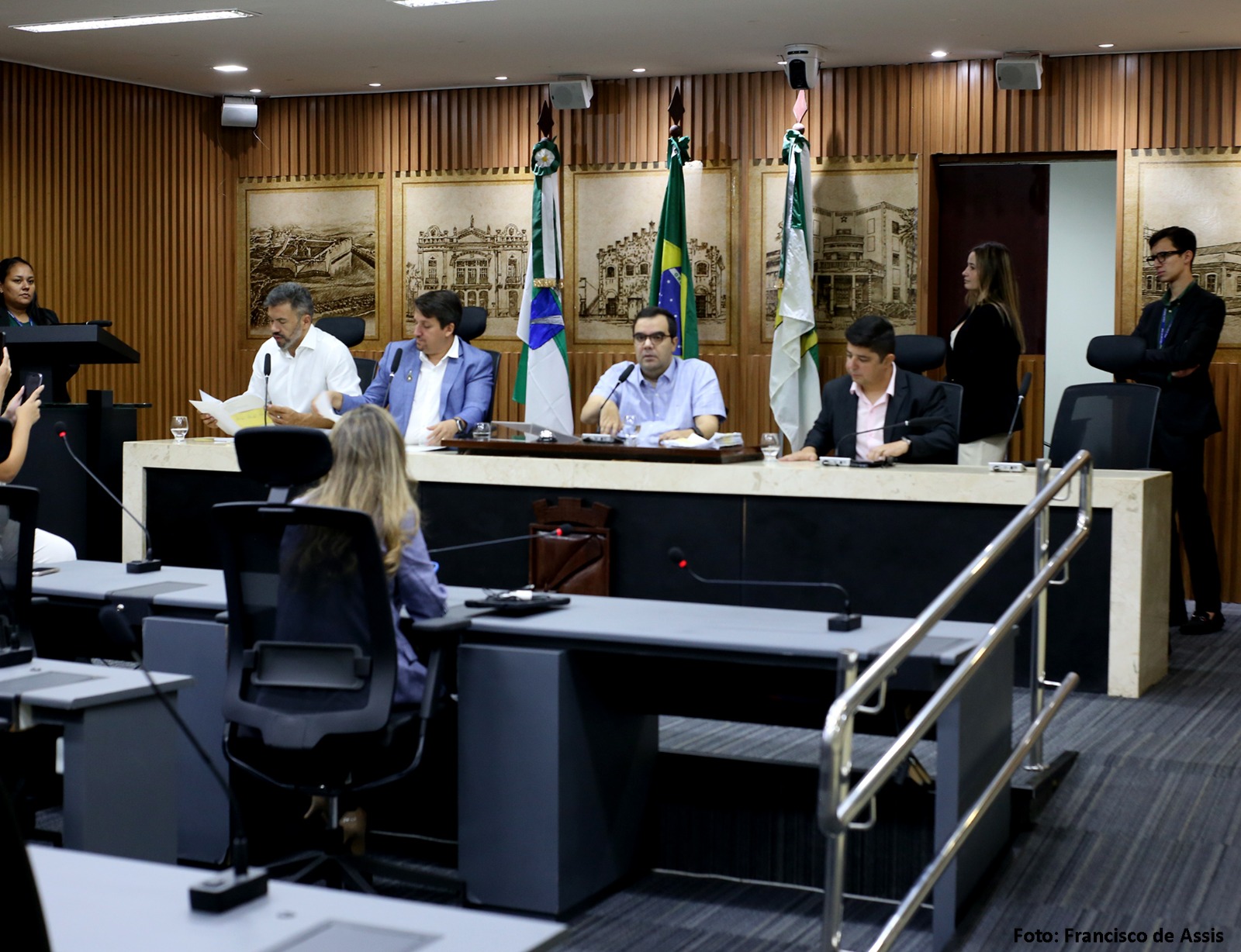 Comissão aprova lei para autoescolas oferecerem carros adaptados