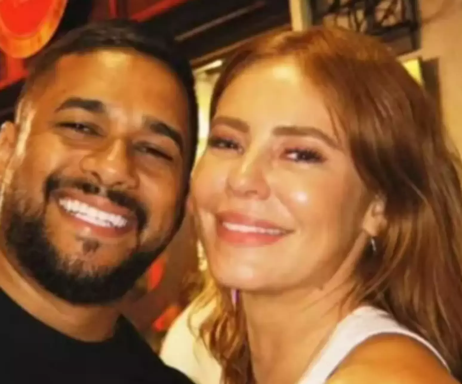 Paolla Oliveira nega rumores de romance com Mestre Fafá