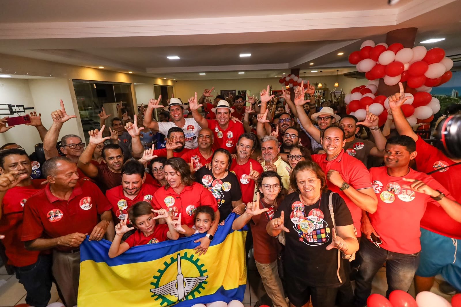 Cadu de Lula reúne multidão ao lado de Carlos Augusto Maia e lideranças em Parnamirim