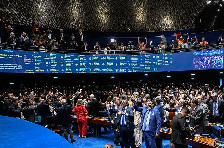 Congresso promulga fim da escala 6×1 e garante dois dias de folga por semana