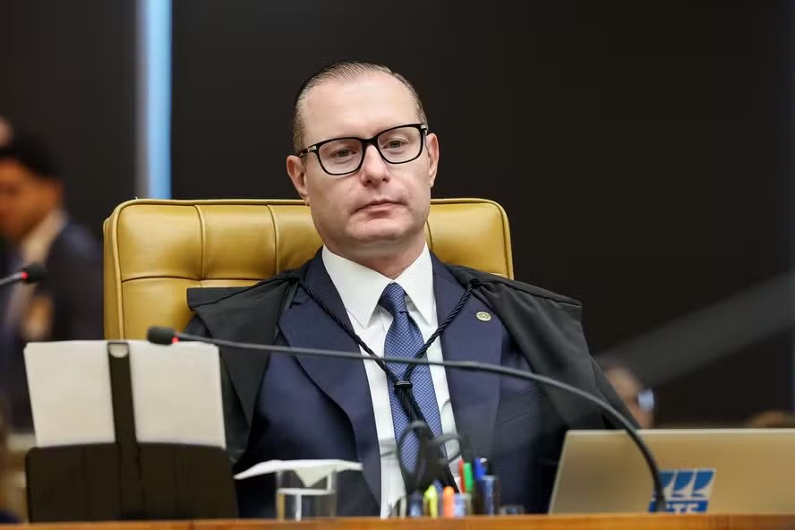 URGENTE: STF determina votação até as 19h em todo o Brasil após denúncias de problemas no transporte