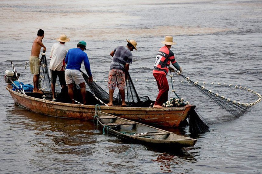 Fraude bilionária: atravessadores ficavam com até 75% do seguro-defeso de falsos pescadores, aponta PF