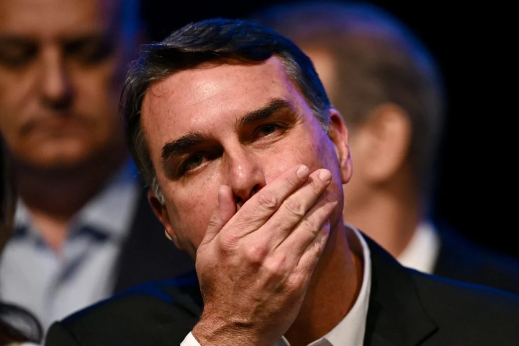 Flávio Bolsonaro quer anular eleição, mas ministros do TSE avaliam que pedido não tem força