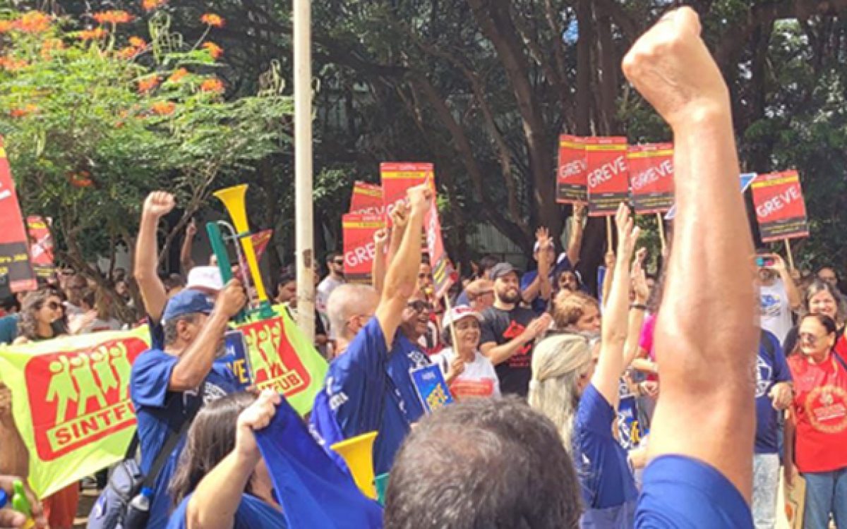Sindicatos pressionam por pagamento antecipado de reajuste a servidores federais