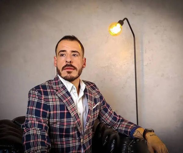 Busca e apreensão é feita na residência de Thiago Schutz, investigado por violência doméstica