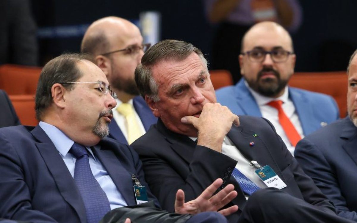 Bolsonaro comparece ao STF para julgamento histórico sobre tentativa de golpe