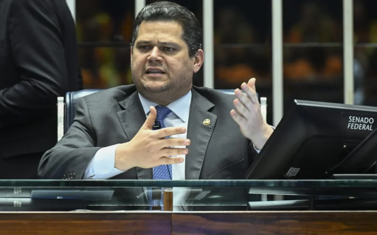 Alcolumbre amplia críticas ao governo em meio à indicação de Jorge Messias ao STF