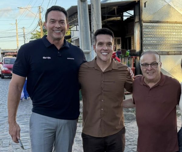 Eriko Jácome comemora o início da pavimentação de 34 ruas na Zona Norte de Natal