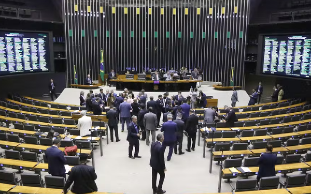 PF cumpre mandados contra grupo suspeito de ataques cibernéticos a deputados