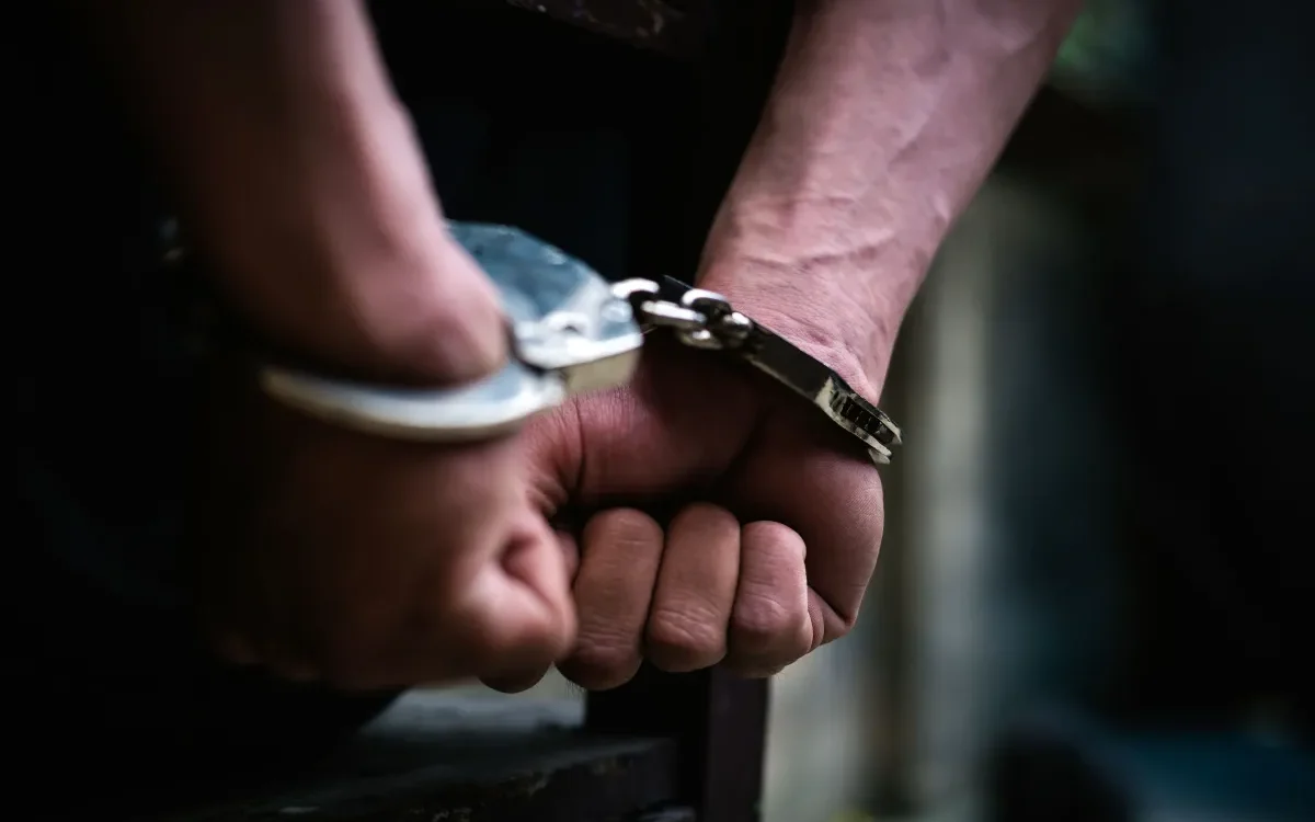 Policial é afastado após manter relações sexuais com cinco detentos dentro de cela no Amazonas