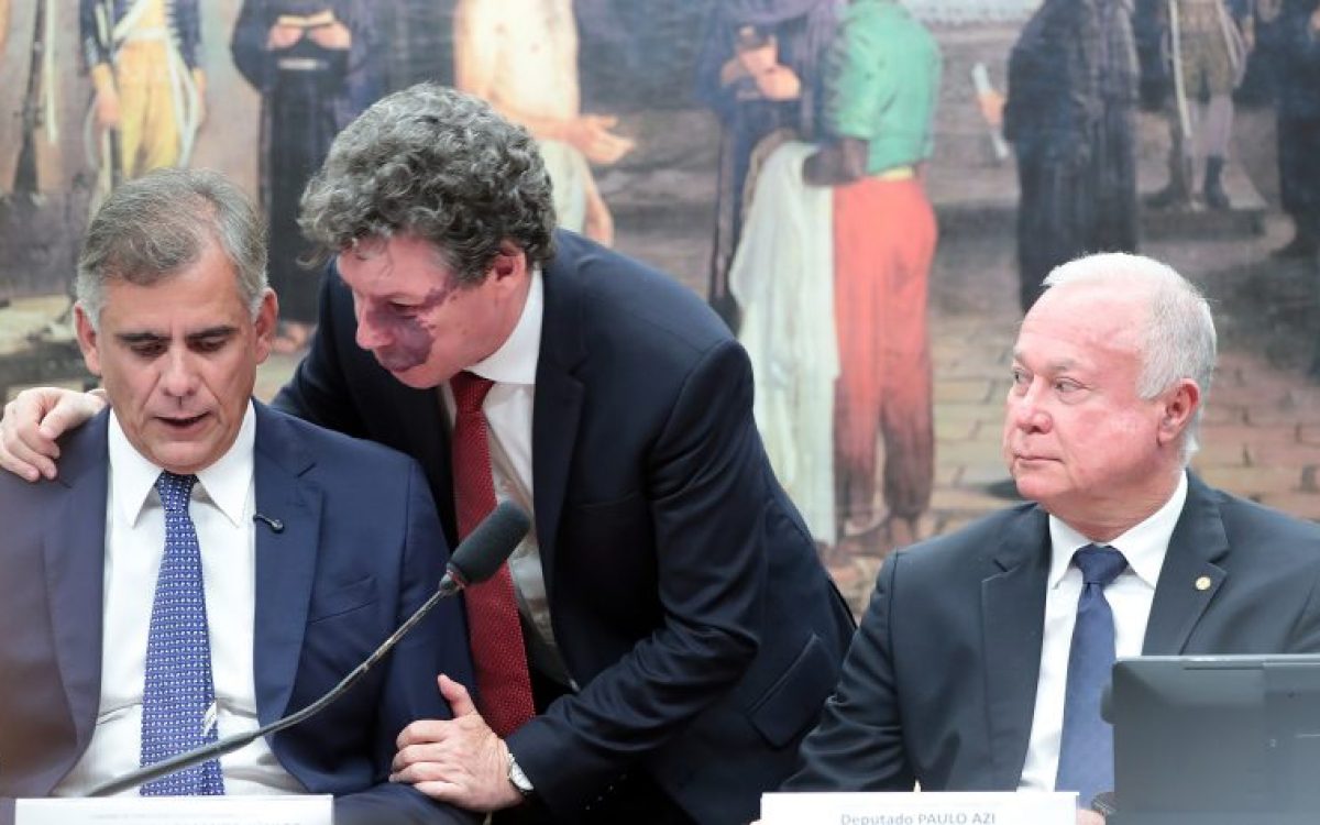 CCJ da Câmara dá aval inicial a PEC sobre o fim da escala 6×1; proposta ainda passará por etapas