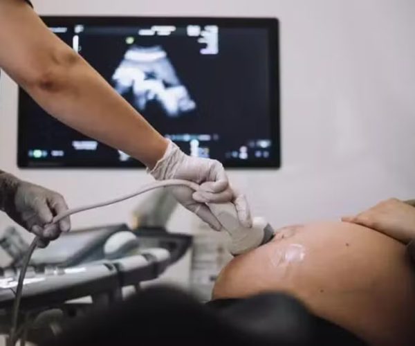 Caso raro: colombiana engravida de dois homens ao mesmo tempo e chama atenção da ciência