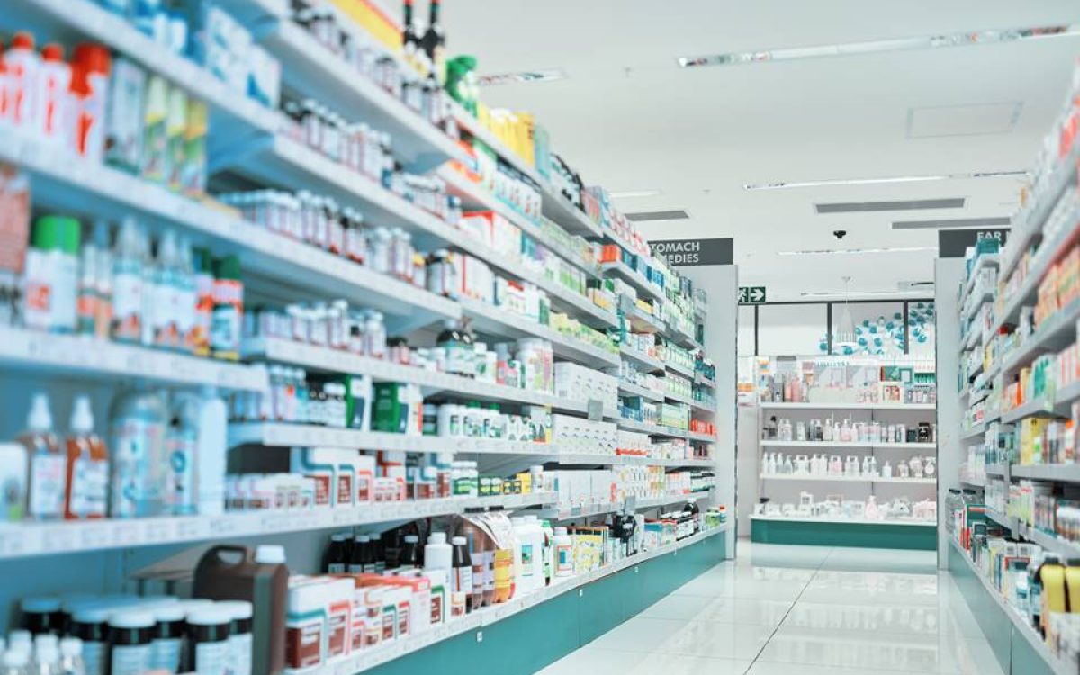 Justiça suspende norma que permitia farmacêuticos prescreverem medicamentos