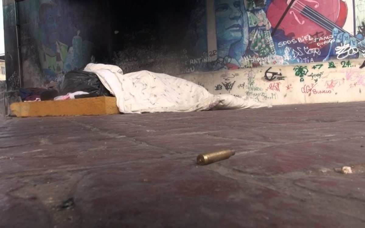 Ataque a tiros deixa dois moradores de rua mortos em estação de metrô no Rio