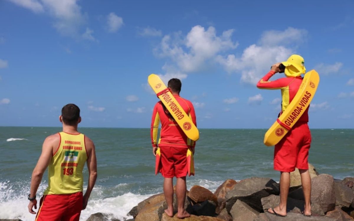 Militar desaparece após ser levado pela correnteza na Praia do Forte, em Natal