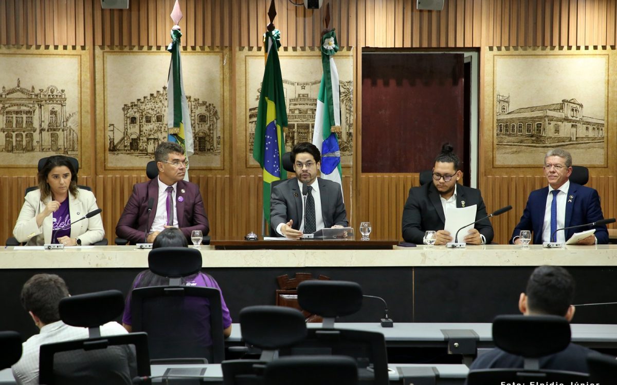 PL que proíbe motoristas de Apps de cobrarem taxa de ar-condicionado passa na Comissão de Transportes