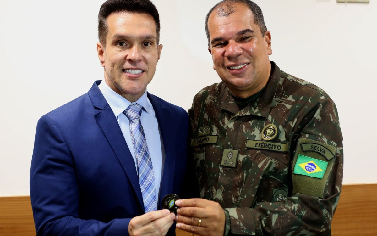 Câmara recebe novo comandante da 7ª Brigada e reforça parceria com o Exército