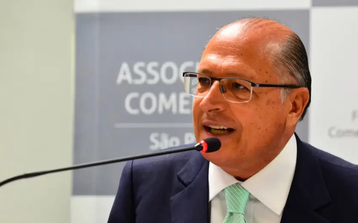 Governo zera imposto de importação de alimentos para conter inflação