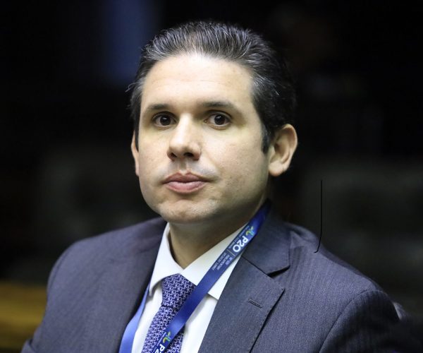 Câmara define comando de comissão que analisará fim da escala 6×1