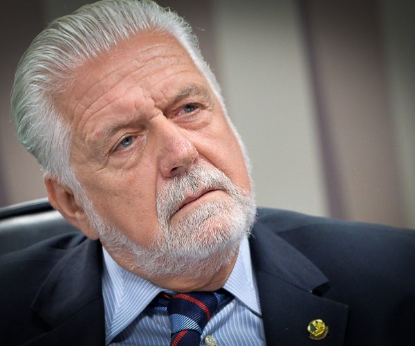 PF intima Jaques Wagner para depor em investigação sobre supostas vantagens ligadas ao Banco Master