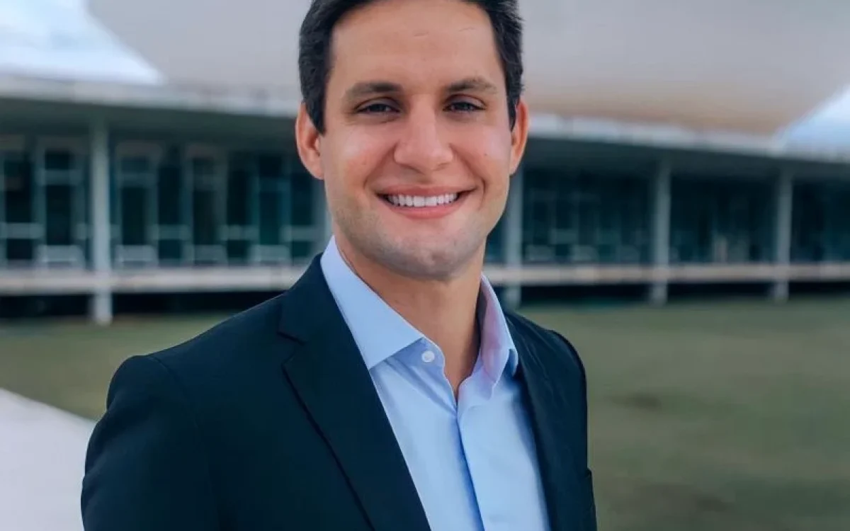 Ex-deputado Rafael Motta sofre acidente de kitesurf em Natal
