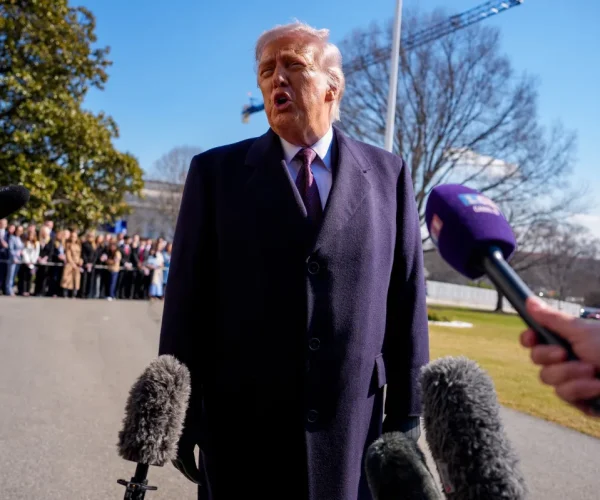 Trump cobra apoio da Otan para proteger Estreito de Ormuz e faz alerta sobre futuro da aliança